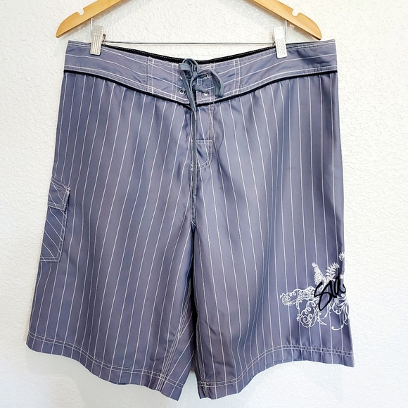 ⭐️5/$20 Sideout Gray Striped Board Shorts Size 38 - Picture 1 of 7